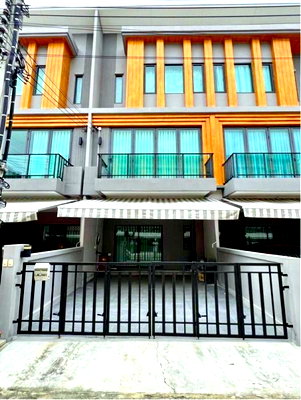 เช่าทาวน์โฮม ถนนกรุงเทพ-ชลบุรี มอเตอร์เวย์ : เฉลิมพระเกียรติ ร.9 87-91 พร้อมเฟอร์ฯบิวท์อินครบ ARL บ้านทับช้าง 900 ม. ให้เช่าทาวน์โฮมหรู 3 ชั้น 2นอน 4น้ำ 20ตร.ว.  240ตร.ม.