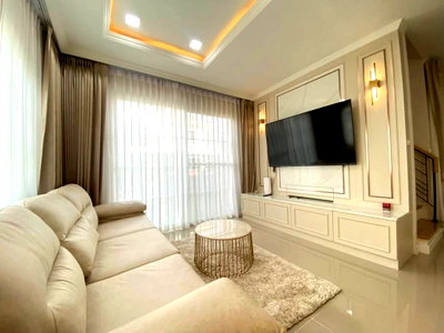 Twin houses for rent Tesco Lotus Srinakarindra : Corner twin house for rent, near Samrong BTS station.
