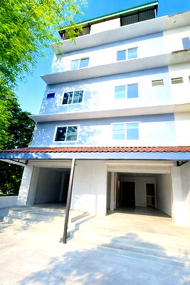 Shophouses for rent ม.เอแบค : Wat Pak Bueng 450 m. New shophouse for rent, 3 and a half floors, Lotus Romklao 24 PT Romklao, rooftop with roof, 16 sq m, 224 sq m, 3 bedrooms.