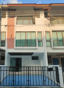 Newly Renovated 3-Storey Townhouse for Rent in Sukhumvit 97/1 – Near BTS Bang Chak