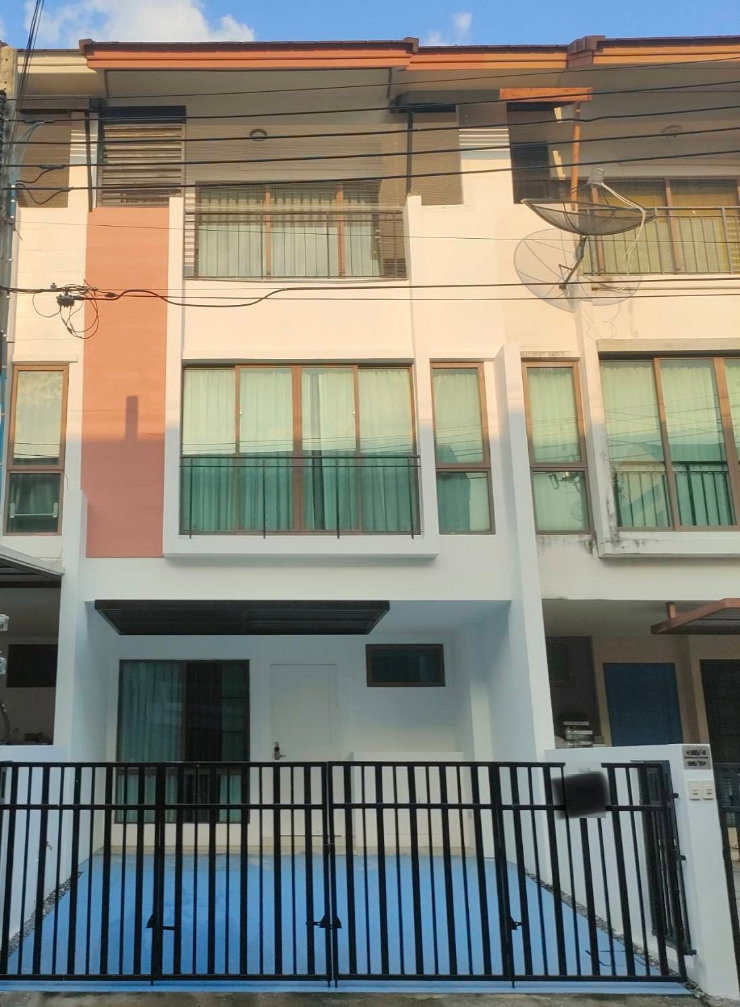 Townhouses for rent : Newly Renovated 3-Storey Townhouse for Rent in Sukhumvit 97/1 – Near BTS Bang Chak