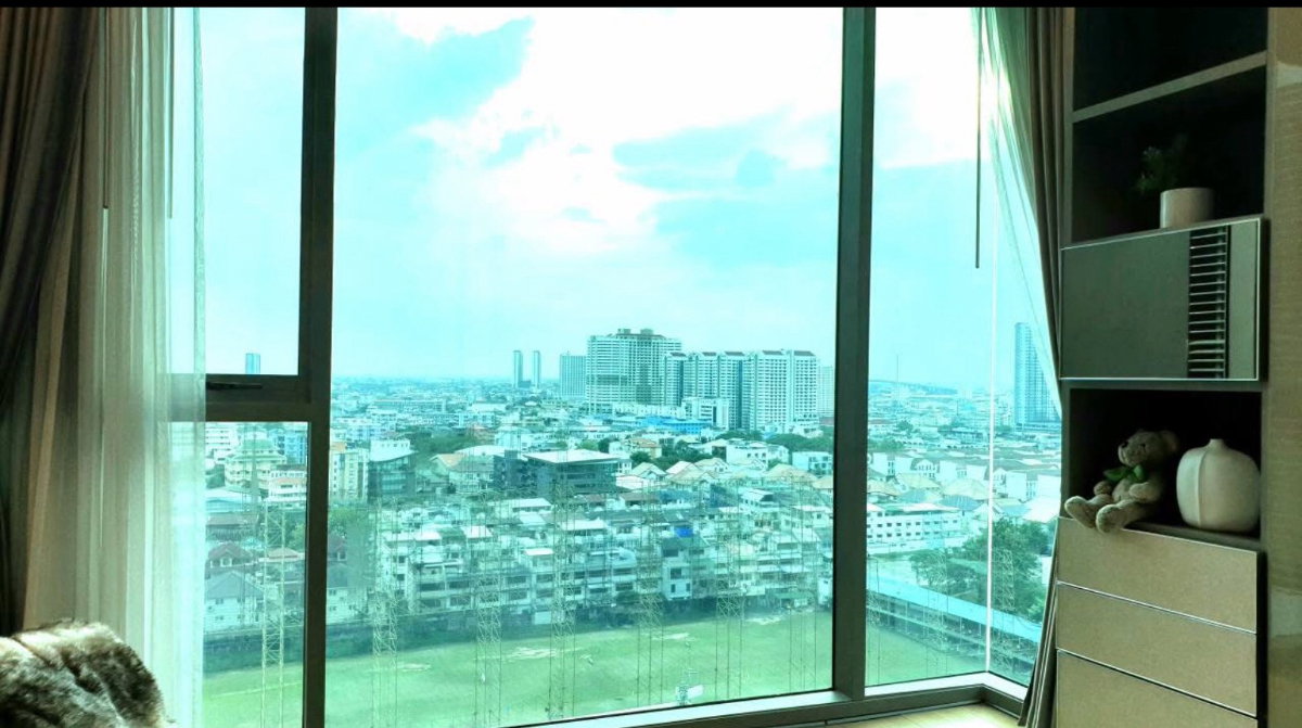 picture The Breeze Narathiwas - 8/10