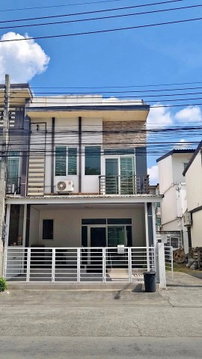 Ramkhamhaeng-Rat Phatthana Townhouse for rent, 2 floors, 4 bedrooms, 3 bathrooms. Near Golden Place Ramkhamhaeng, 650 meters, size 20 sq m, 110 sq m,