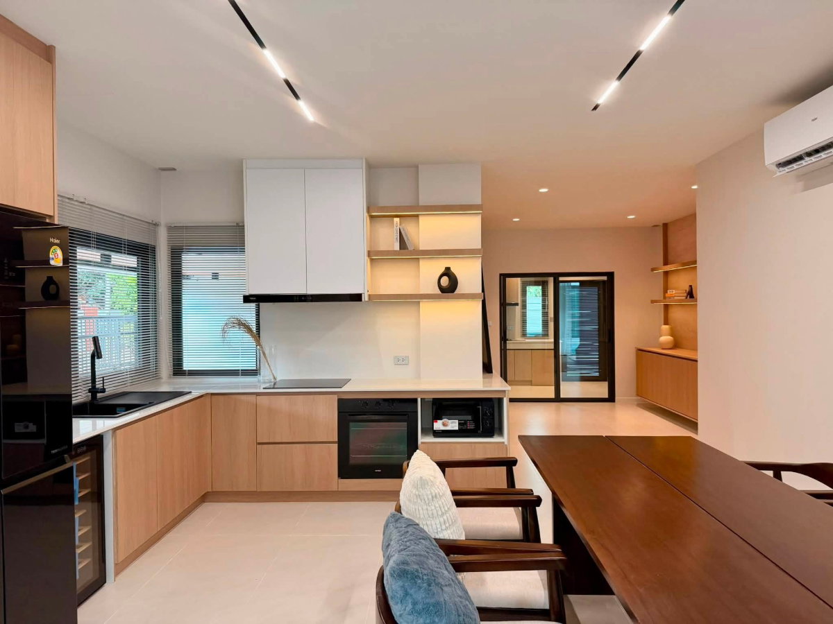 picture Luxury pool villa for sale in Wang Tan,modern luxury design emphasizing simplicity, elegance, privacy. Comes fully furnished with built-in furniture  - 7/14