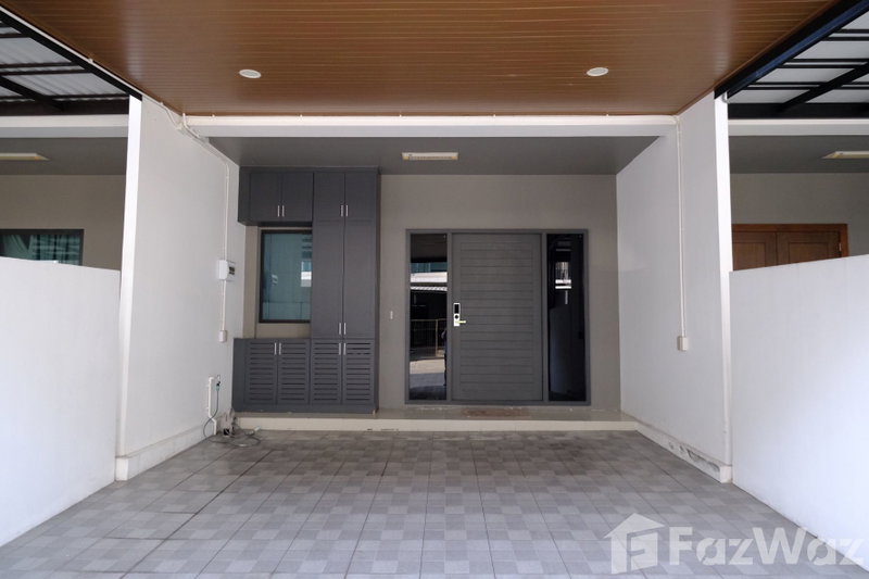 Townhouses for sale : 3 Bedroom Townhouse for sale at The Landmark Ekamai-Ramindra  1675246