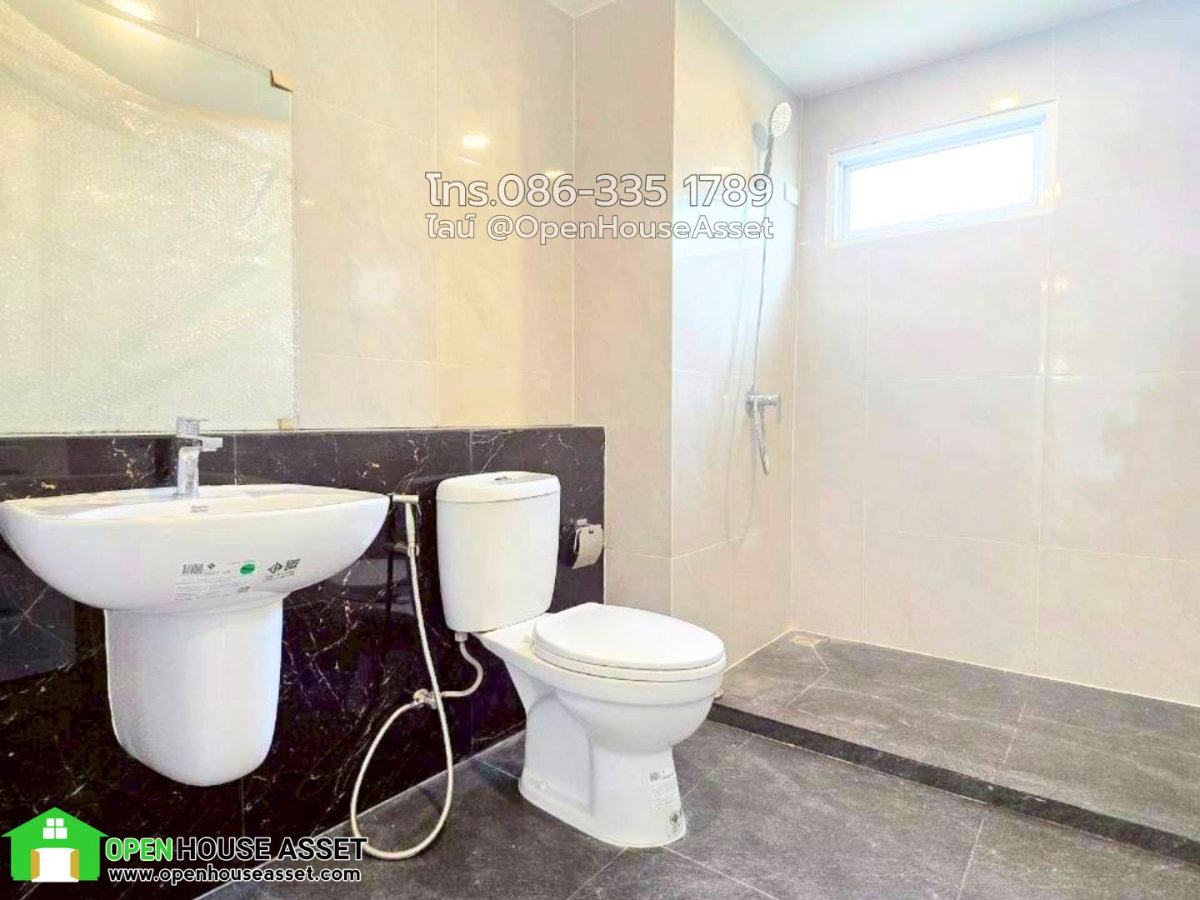 รูป เทรนดี้ธารา รามคำแหง บ้านรีโนเวทใหม่ จัดเต็ม 4 ห้องนอน 3 ห้องน้ำ จอดรถได้ถึง 2 คัน มีพื้นที่สวนส่วนตัวกว้างขวางรอบตัวบ้าน - รูปที่ 17/19