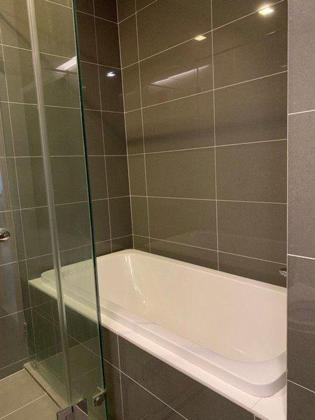 picture A045704 M Thonglor 10 - 5/5