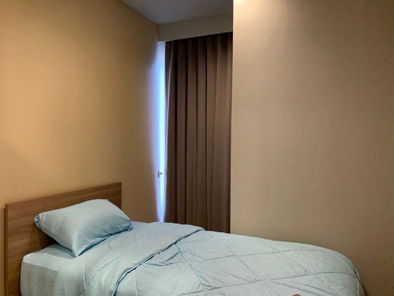 picture A045704 M Thonglor 10 - 2/5