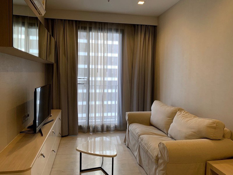 picture A045704 M Thonglor 10 - 1/5
