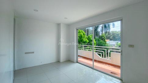 🛏️ 1 ห้องนอน - 🛁 1 ห้องน้ำ - 🏙️ Pool View - 🇹🇭 ชื่อไทย - 🏢 Jada Beach Residence Pattaya - รหัส: JDB01