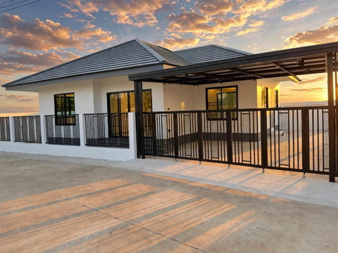 บ้านหลังใหญ่สไตล์ Modern Luxury พิกัด บ้านท่ามะโอ ขัวมุง สารภี เชียงใหม่