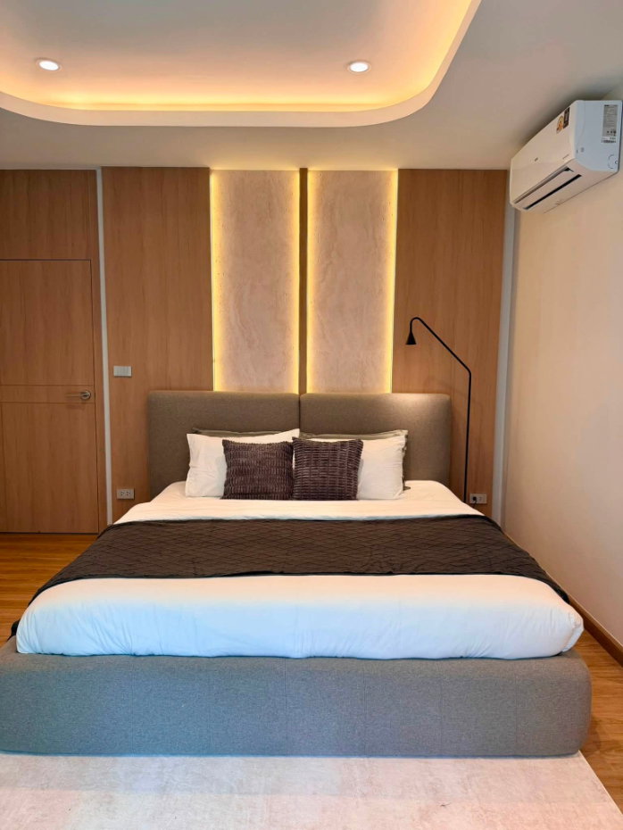 picture Luxury pool villa for sale in Wang Tan,modern luxury design emphasizing simplicity, elegance, privacy. Comes fully furnished with built-in furniture  - 8/14