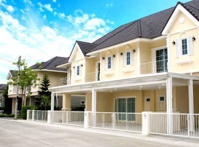 เช่าทาวน์โฮม รังสิต คลองสี่ : เดอะ วิลเลจ รังสิต วงแหวน 320 ม. ลำลูกกา คลอง5  ให้เช่าทาวน์โฮม 2 ชั้น 4นอน Krung Kavee Golf Course 2.08กม.เฟอร์นิเจอร์ครบ แอร์ 4 เครื่อง