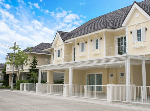 เดอะ วิลเลจ รังสิต วงแหวน 320 ม. ลำลูกกา คลอง5  ให้เช่าทาวน์โฮม 2 ชั้น 4นอน Krung Kavee Golf Course 2.08กม.เฟอร์นิเจอร์ครบ แอร์ 4 เครื่อง