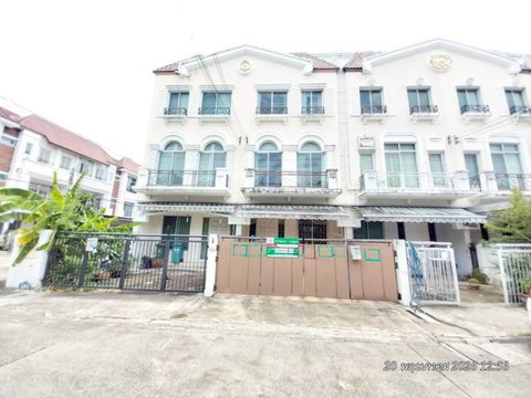 ทาวน์เฮ้าส์ 20.2 ตร.วา บ้านกลางเมือง สวิสทาวน์ เกษตร-นวมินทร์ เขตลาดพร้าว กรุงเทพมหานคร 4.4M