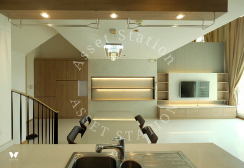 For rent: Duplex unit at The Empire Place Sathorn - Narathiwas. Spacious 102 sq.m., fully furnished and ready to move in.