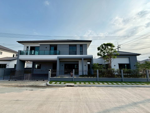 🏡✨ ให้เช่าบ้านเดี่ยวหรู 2 ชั้น — Centro ทวีวัฒนา บ้านใหม่มาก Built-in ทั้งหลัง พร้อมเรือนรับรอง หิ้วกระเป๋าเข้าอยู่ได้เลย