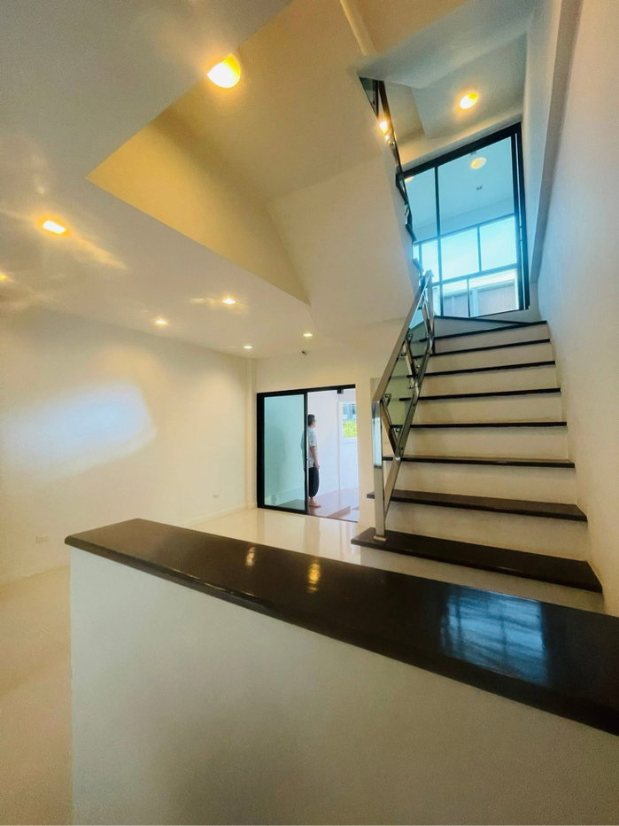 รูป พร้อมปล่อย..  🎉🎊 townhome  3 ชั้น ครึ่ง  👉 ขาย 2.2 ล. ✅   ราคาประเมิ 2.7 ล. เอาส่วนต่าง 5 แสน  - รูปที่ 6/12