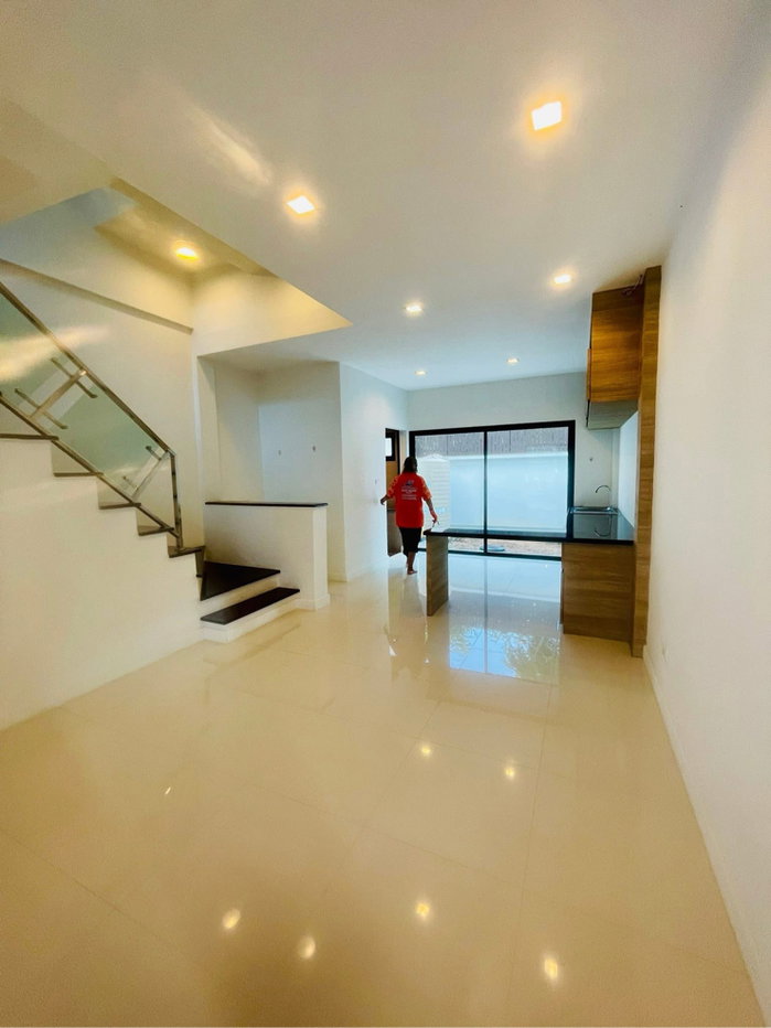 รูป พร้อมปล่อย..  🎉🎊 townhome  3 ชั้น ครึ่ง  👉 ขาย 2.2 ล. ✅   ราคาประเมิ 2.7 ล. เอาส่วนต่าง 5 แสน  - รูปที่ 11/12