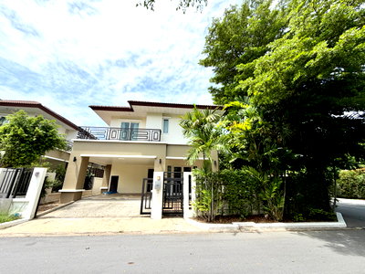 บ้านเดี่ยว ถนนเฉลิมพระเกียรติ ร.9 : บ้านเลขที่ผลรวมดี วิลล่า นครินทร์ บ้านเดี่ยวแปลงมุม 210 ตร.ม. หันทิศเหนือ ทั้งโครงการไม่ถึง 150 หลัง ใกล้ ทางด่วน และสนามบิน เพียง 15 นาที 15.9 ล้าน