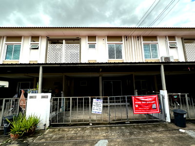 Townhouses for sale Eastern Asia University : I Leaf Town Rangsit Klong 3 Pathum