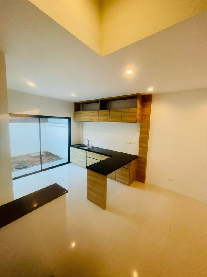 รูป พร้อมปล่อย..  🎉🎊 townhome  3 ชั้น ครึ่ง  👉 ขาย 2.2 ล. ✅   ราคาประเมิ 2.7 ล. เอาส่วนต่าง 5 แสน  - รูปที่ 8/12
