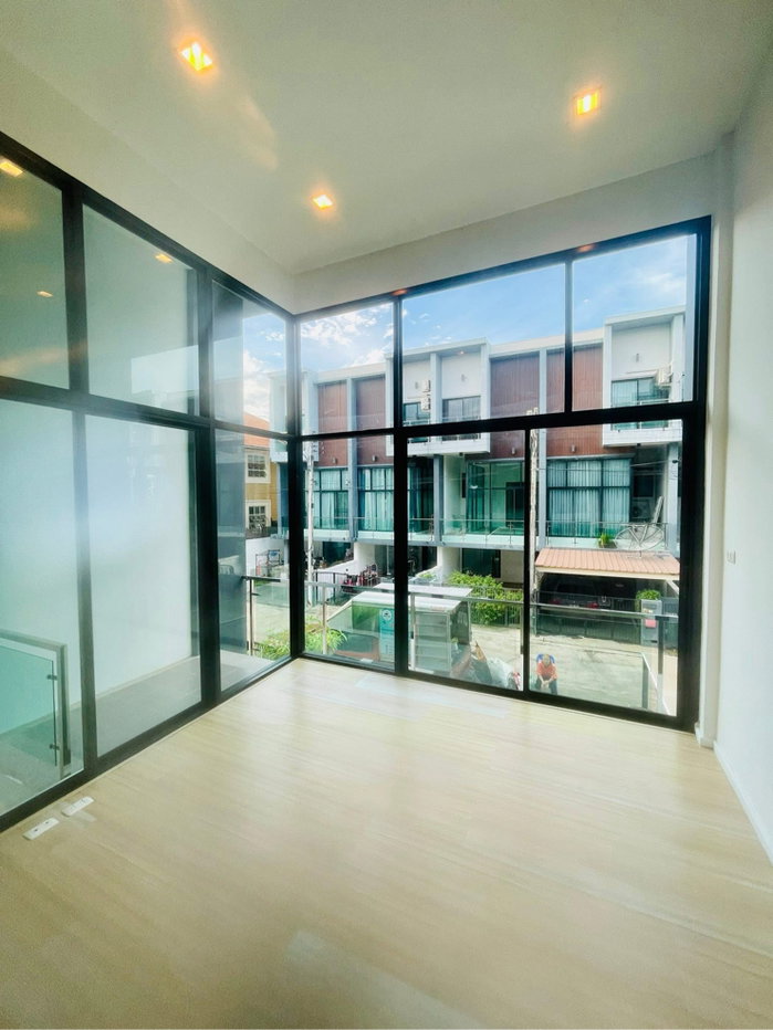 รูป พร้อมปล่อย..  🎉🎊 townhome  3 ชั้น ครึ่ง  👉 ขาย 2.2 ล. ✅   ราคาประเมิ 2.7 ล. เอาส่วนต่าง 5 แสน  - รูปที่ 2/12
