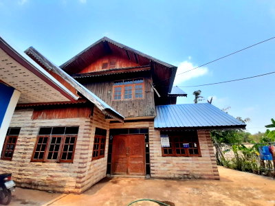 ขายบ้านเดี่ยว : AL-6-0176|บ้านพักอาศัยครึ่งตึกครึ่งไม้ 2 ชั้น หมู่ 14 ท่าอุเทน-กุสุมาลย์ (2028) ต. โพนสวรรค์ อ.โพนสวรรค์ จ.นครพนม (ราคา 520,000 บาท)  