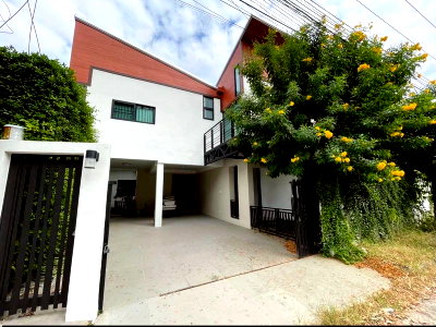 บ้านเดี่ยว ม.พายัพวิทยาเขตแก้วนวรัฐ : บ้านหลังใหญ่มหิดล ทำเลดีมาก🏠💘  บ้านอยู่ตรงข้ามโครงการ mahidol backyard เดินทางสะดวก  T. 063-6649056