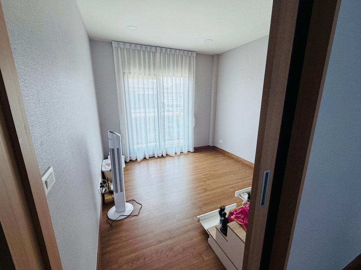 รูป 🏡✨ ให้เช่าบ้านเดี่ยวหรู 2 ชั้น — Centro ทวีวัฒนา บ้านใหม่มาก Built-in ทั้งหลัง พร้อมเรือนรับรอง หิ้วกระเป๋าเข้าอยู่ได้เลย - รูปที่ 8/15