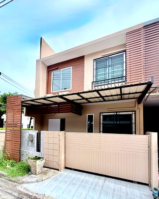 เช่าทาวน์โฮม วิทยาลัยสิ่งแวดล้อม : 🏡✨ ให้เช่าทาวน์โฮม 2 ชั้น (หลังมุม) — อารียา The Colors ลาดปลาเค้า บ้านรีโนเวทใหม่ ทำเลดี ใกล้เกษตร–นวมินทร์ / รามอินทรา