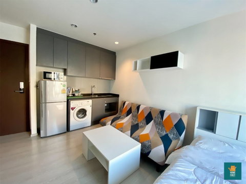 Rhythm Asoke, 23 sq m, fully furnished, 14,000 baht.