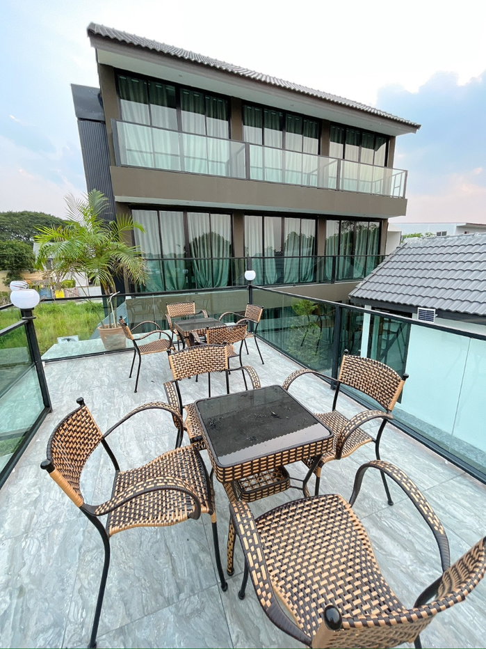 รูป  ให้เช่า Pool Villa 3 ชั้น สไตล์ Modern พร้อมสระว่ายน้ำส่วนตัว 9 ห้องนอน ทำเลศักยภาพ ใกล้ Big C ดอนจั่น เชียงใหม่  A5-V0027 - รูปที่ 14/15