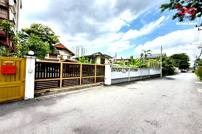 บ้านเดี่ยว เขตสาทร : ขายบ้านเดี่ยว 2 ชั้น 2 หลัง 128 ตร.ว. ถนนนางลิ้นจี่ - นราธิวาสราชนครินทร์ ทุ่งมหาเมฆ เขตสาทร 