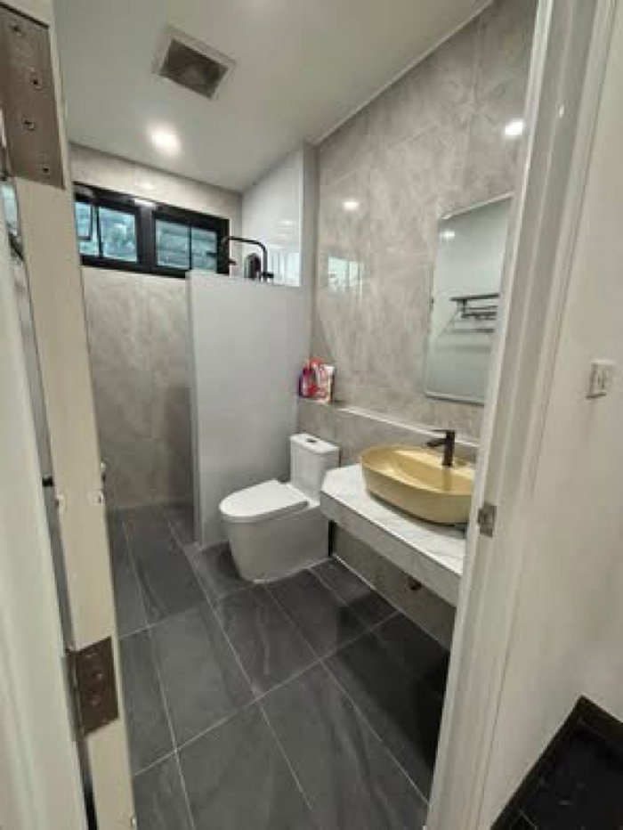 รูป 🏡 ขายบ้านเดี่ยว 2 ชั้น ใจกลางเมืองอุดรฯ ที่ดินใหญ่ 132 ตร.วา ใกล้อุดรพิทย์ 200 ม. ราคา 10.9 ล้านบาท เจ้าของขายเอง - รูปที่ 8/16