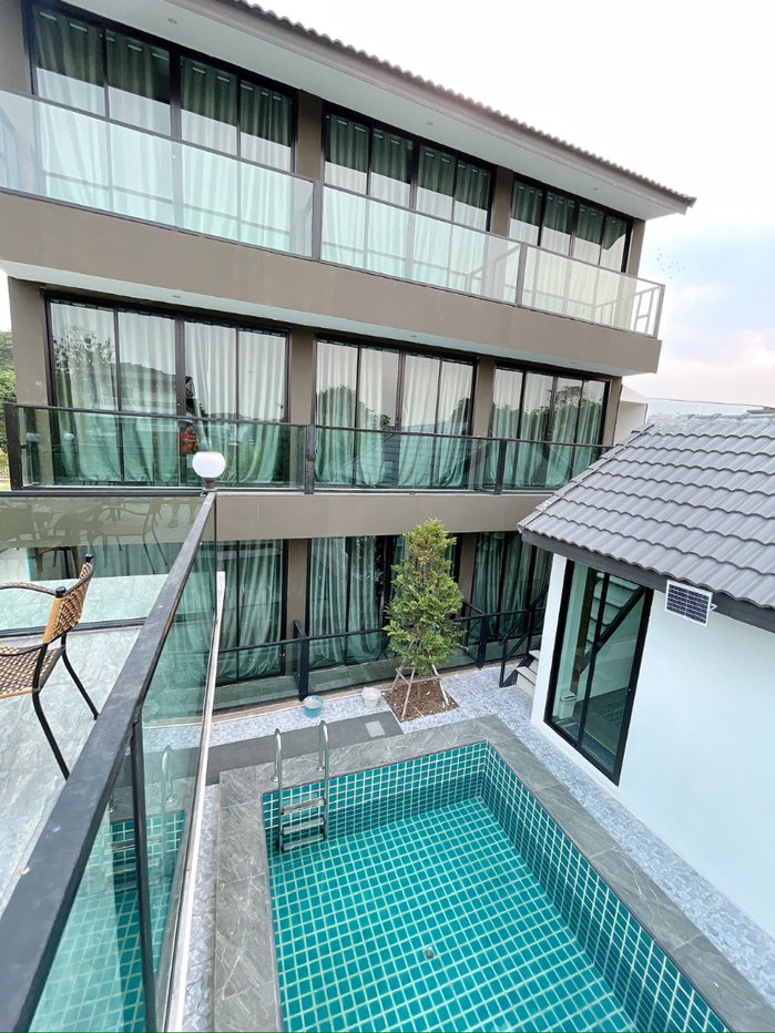 รูป  ให้เช่า Pool Villa 3 ชั้น สไตล์ Modern พร้อมสระว่ายน้ำส่วนตัว 9 ห้องนอน ทำเลศักยภาพ ใกล้ Big C ดอนจั่น เชียงใหม่  A5-V0027 - รูปที่ 3/15