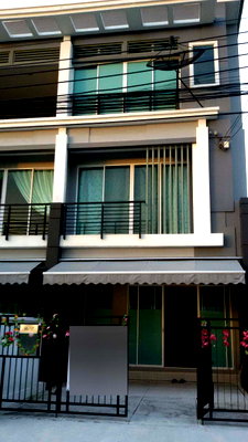 เช่าทาวน์โฮม ม.เกษมบัณฑิต พัฒนาการ : ให้เช่าทาวน์โฮม 3 ชั้น บ้านกลางเมือง พระราม 9-รามคำแหง  อยู่ซอยรามคำแหง 39 วัดเทพลีลา กทม.
