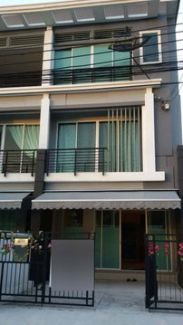 ให้เช่าทาวน์โฮม 3 ชั้น บ้านกลางเมือง พระราม 9-รามคำแหง  อยู่ซอยรามคำแหง 39 วัดเทพลีลา กทม.