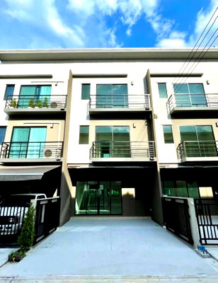 Townhouses for rent Don Mueang Airport : 3-story townhome for rent in Phaholyothin, Don Mueang area. Ready to move in.