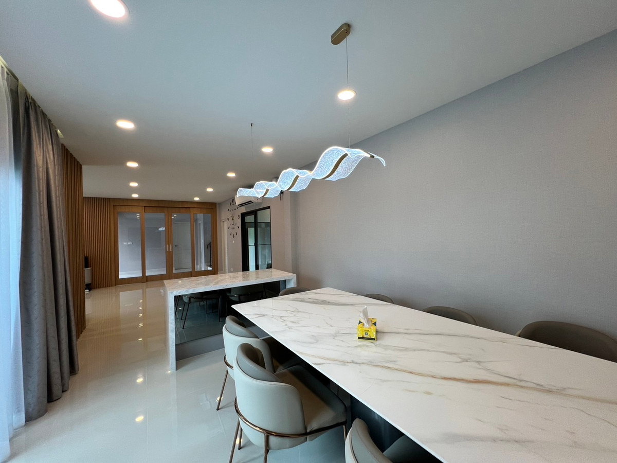 รูป 🏡✨ ให้เช่าบ้านเดี่ยวหรู 2 ชั้น — Centro ทวีวัฒนา บ้านใหม่มาก Built-in ทั้งหลัง พร้อมเรือนรับรอง หิ้วกระเป๋าเข้าอยู่ได้เลย - รูปที่ 12/15