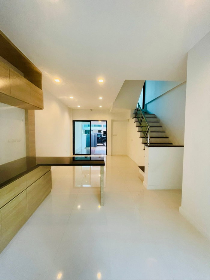 รูป พร้อมปล่อย..  🎉🎊 townhome  3 ชั้น ครึ่ง  👉 ขาย 2.2 ล. ✅   ราคาประเมิ 2.7 ล. เอาส่วนต่าง 5 แสน  - รูปที่ 7/12