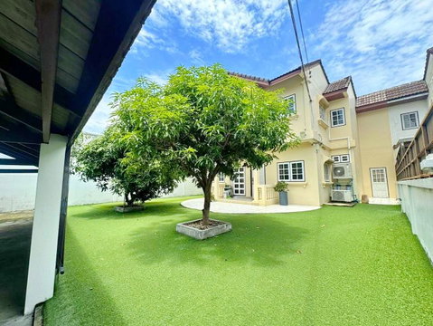 Ramkhamhaeng 30-40 MRT Ramkhamhaeng Hospital 550m. Large detached house for rent, 5 bedrooms, 5 bathrooms, 103 sq m., 412 sq m.