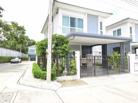 3 Bedroom Corner House for Rent East Pattaya Near Mabprachan