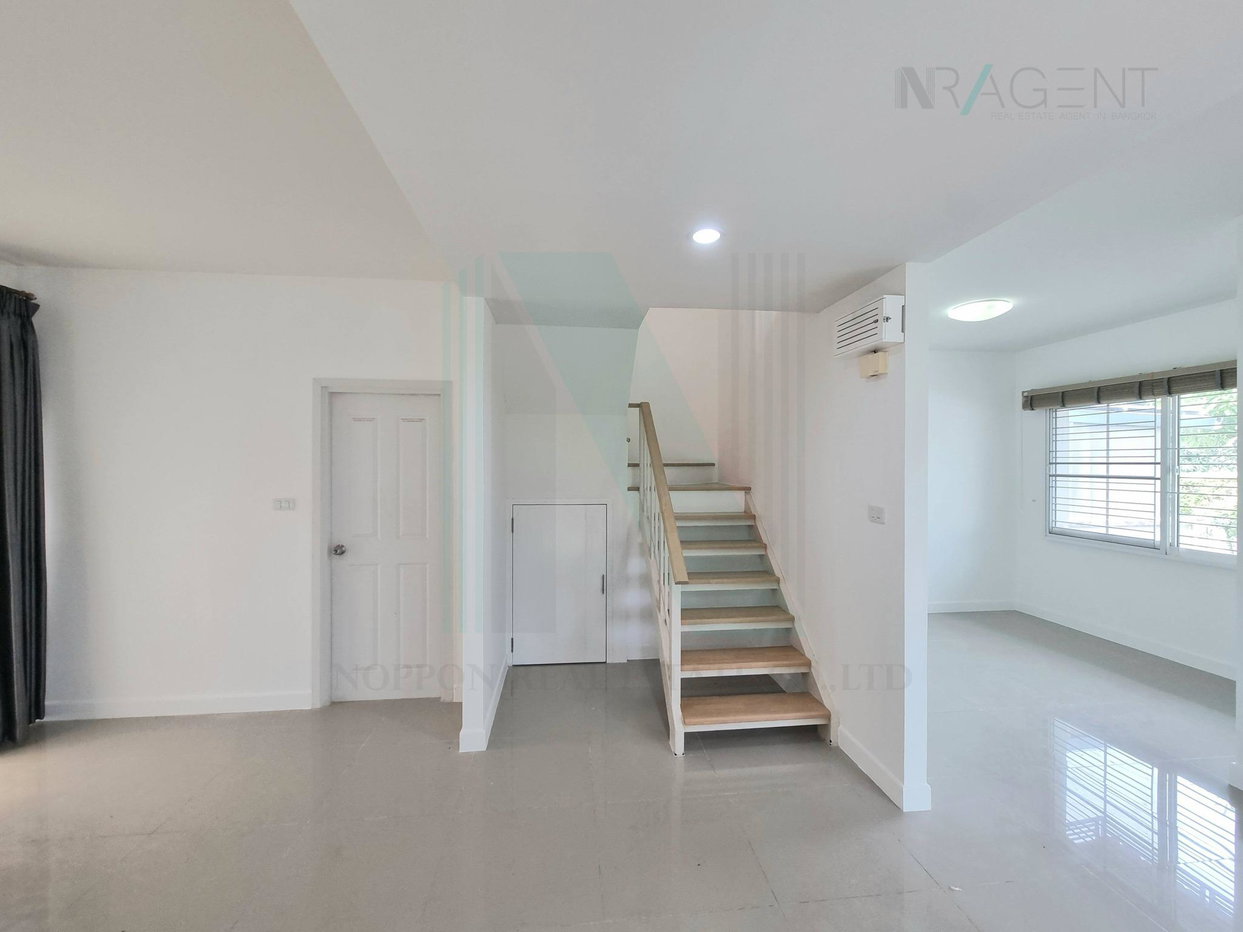 รูป ขายบ้านแฝด โครงการ เดอะวิลเลจ บางนา - วงแหวน 2 2 ชั้น 3 ห้องนอน 2 ห้องน้ำ - รูปที่ 6/8