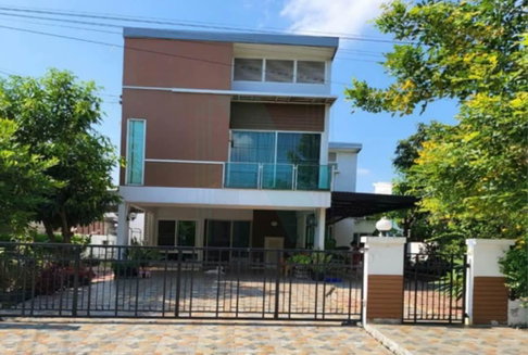 ให้เช่าบ้านเดี่ยว 3 ชั้น โฮมเพลส เดอะพาร์ค วงแหวน-พระราม 9 3 ห้องนอน 2 ห้องน้ำ