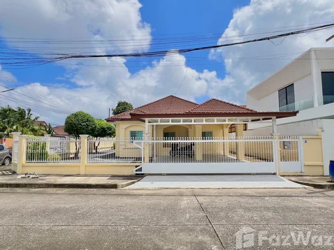 Spacious 3BR Corner House with Large Garden 6575003