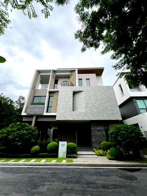 บ้านเดี่ยว สนามบินสุวรรณภูมิ : บ้านเดี่ยวระดับ Ultra Luxury 3 ชั้น พร้อมลิฟต์ส่วนตัว บนทำเลศักยภาพ กรุงเทพกรีฑา ที่ออกแบบมาเพื่อการใช้ชีวิตเหนือระดับ พร้อมความเป็นส่วนตัวในทุกมิติ