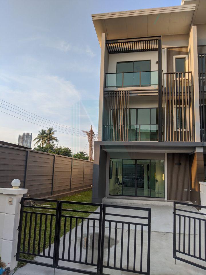 Townhouses for sale : For Sell Town house TOWN AVENUE MERGE RATTANATIBET 3-story 3 bedroom 3 bathroom