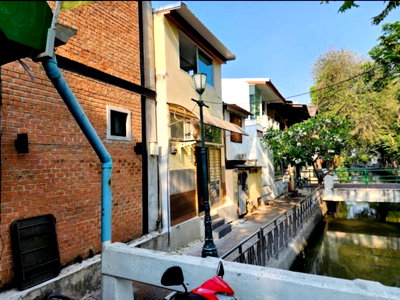 Houses for sale Mahamakut Buddhist University : Coffee shop and guesthouse for sale next to Bangkok City Hall