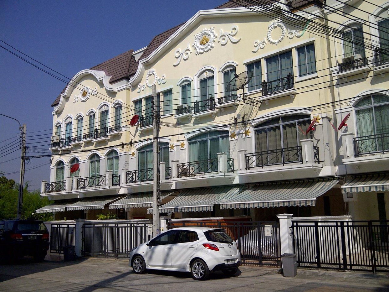 รูป ให้เช่าทาวน์เฮาส์ 3 ชั้น บ้านกลางเมือง เดอะรอยัล โมนาโค ศรีนครินทร์ - พัฒนาการ 3 ห้องนอน 4 ห้องน้ำ - รูปที่ 1/8